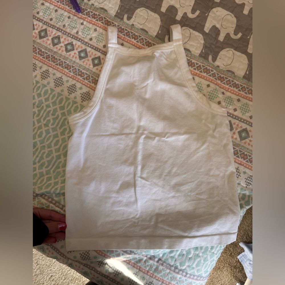 No Boundaries Classic White Top - Picture 2 of 3